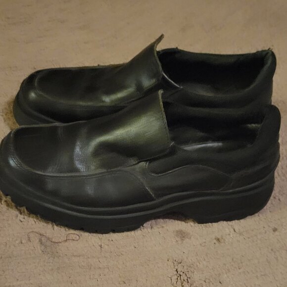 Liz Claiborne Black Shoe - Picture 2 of 2